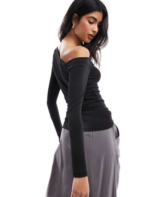 River Island – Asymmetrisches, schulterfreies Oberteil in Schwarz, 4 von 4