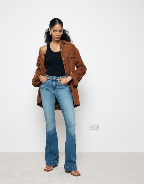 River Island – Ausgestellte Jeans in verwaschenem Mittelblau - view 1