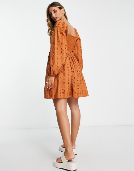 River Island - Babydoll mini jurk van broderie in roestkleur, 2 van 4