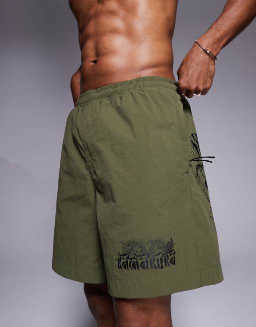 River Island – Badeshorts in Khaki mit Drachen-Print, 2 von 4