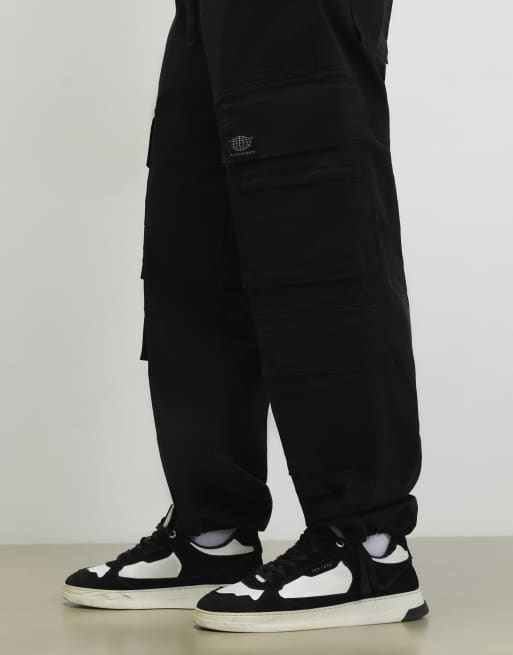 River Island Baggy fit cargo trousers in black, 3 of 4