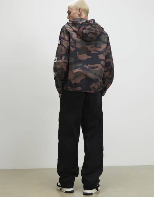 River Island Baggy fit cargo trousers in black, 4 of 4