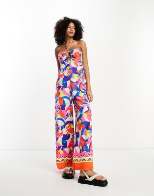 River Island - Bandeau-Jumpsuit mit abstraktem Print in leuchtendem Blau