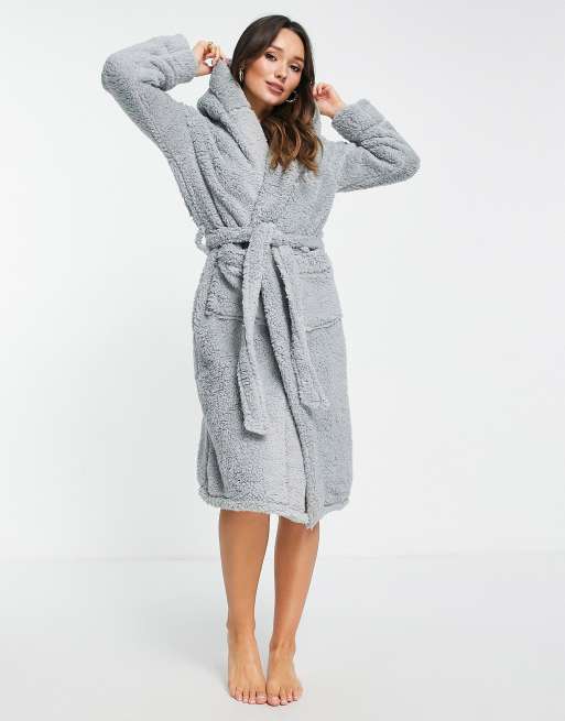 River Island - Behaaglijke sherpa badjas met capuchon in grijs