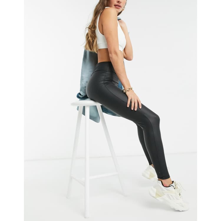 River Island Beschichtete Leggings mit hoher Taille in Schwarz