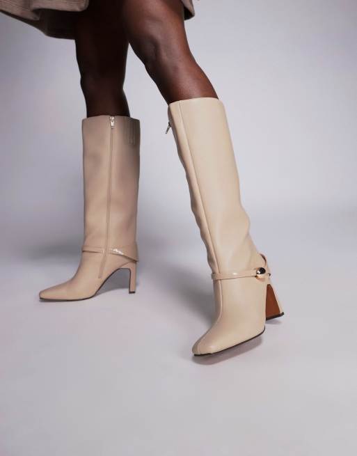 River Island – Beżowe kozaki z migdałowymi noskami i metalową ozdobą