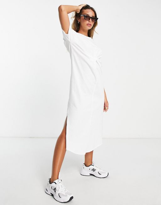 River Island – Biała sukienka t-shirtowa midi z ozdobnie skręconym przodem  | ASOS