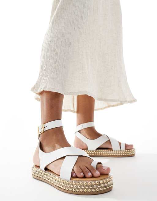 River Island – Białe sandały z klamrą i ozdobnymi ćwiekami, 3 z 4
