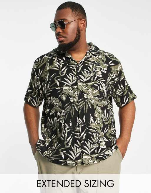 River Island Big & Tall - Camicia con rever a maniche corte nera testurizzata a fiori
