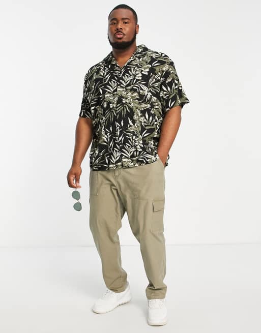 River Island Big & Tall - Camicia con rever a maniche corte nera testurizzata a fiori, 4 di 4