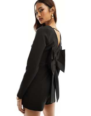 River Island - Blazer-Playsuit in Schwarz mit Rücke-Schleife