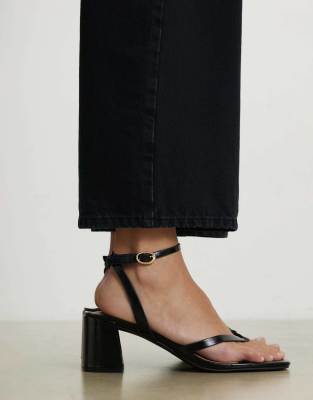 Toe Sandals 1