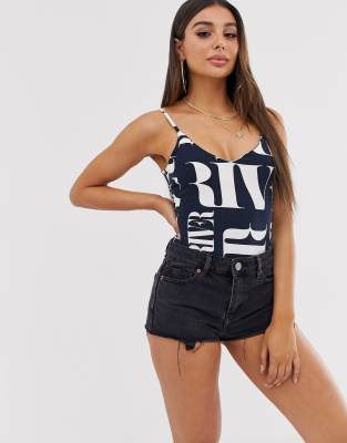 River Island - Body mit riesigem Buchstaben-Print in Schwarz - Navy