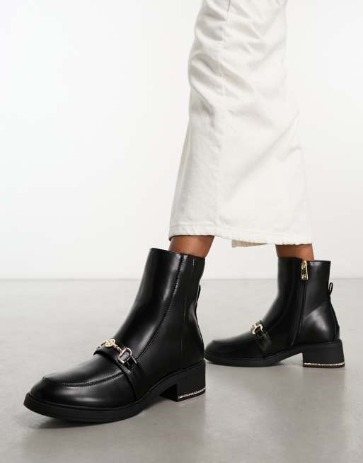 River Island Boots in Schwarz mit goldener Schnalle