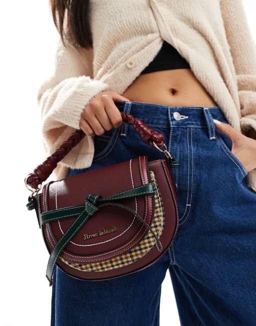 River Island - Bordeaux saddeltaske med skotskternet detalje