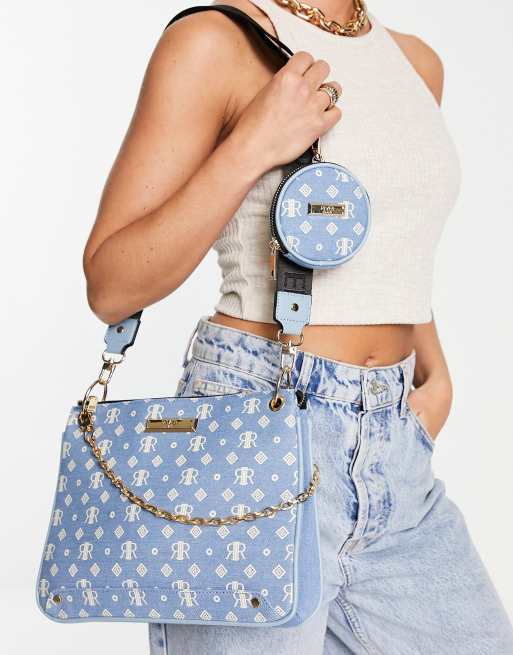 River Island - Borsa a tracolla in denim azzurro con monogramma e pochette