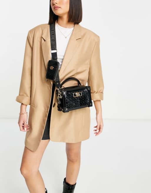 River Island - Borsa a tracolla stile bauletto nera goffrata