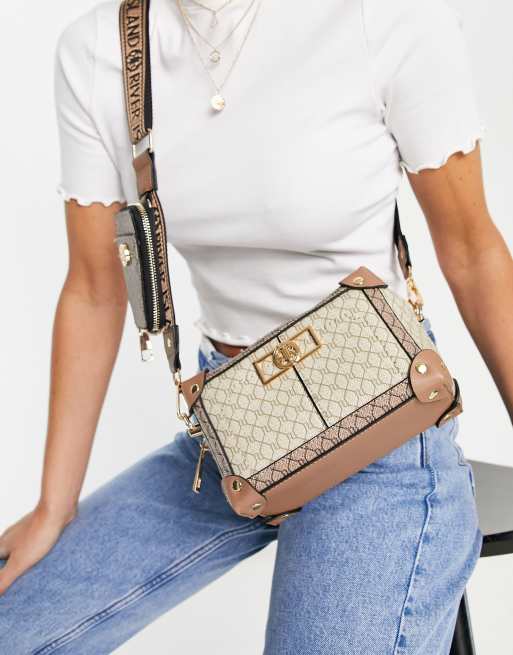 River Island - Borsa mini a tracolla con monogrammi beige scuro