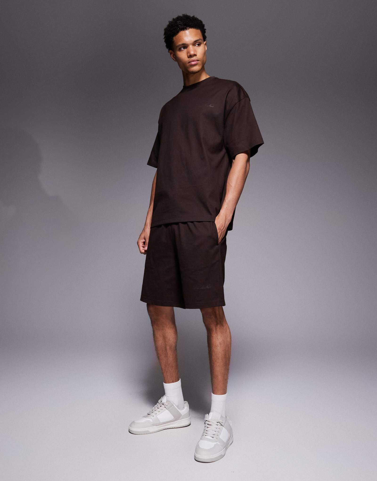 Облегающая футболка и шорты River Island коричневого цвета