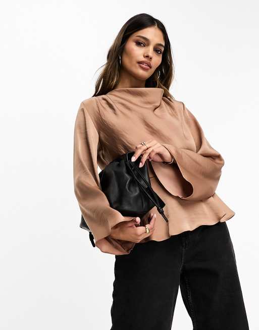 River Island – Brązowa bluzka z drapowanym dekoltem