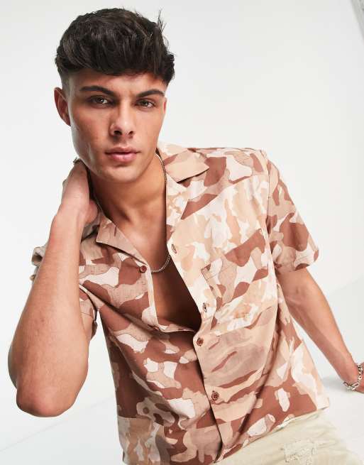 River Island – Brązowa koszula z krótkim rękawem w patchworkowy wzór camo