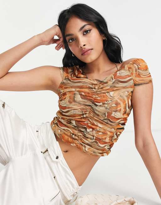 River Island – Brązowy marszczony krótki top z siateczki z marmurowym wzorem