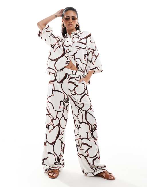 River Island - Broek met abstracte print in bruin, deel van co-ord set