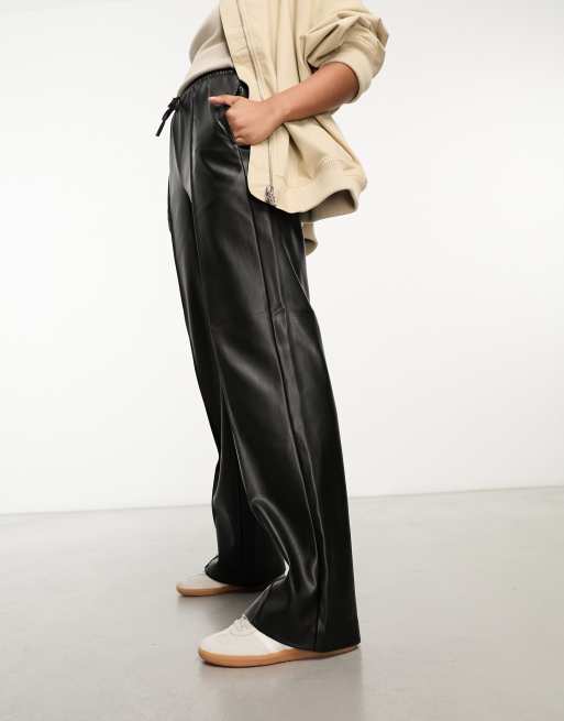 River Island - Broek van PU met wijde pijpen en elastische taille in zwart, 3 van 4