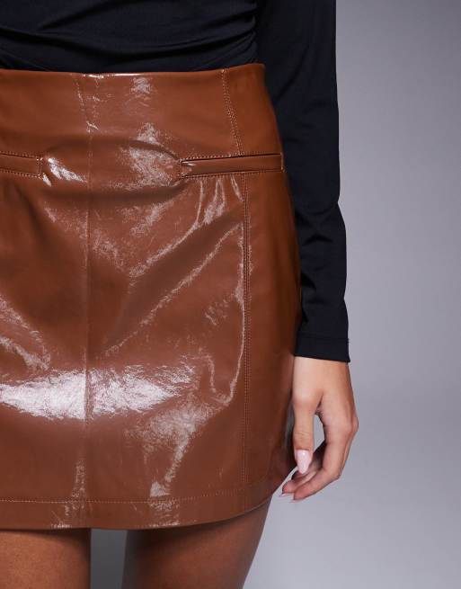 River Island - Brun mininederdel med lommer i vinyl, 3 af 5