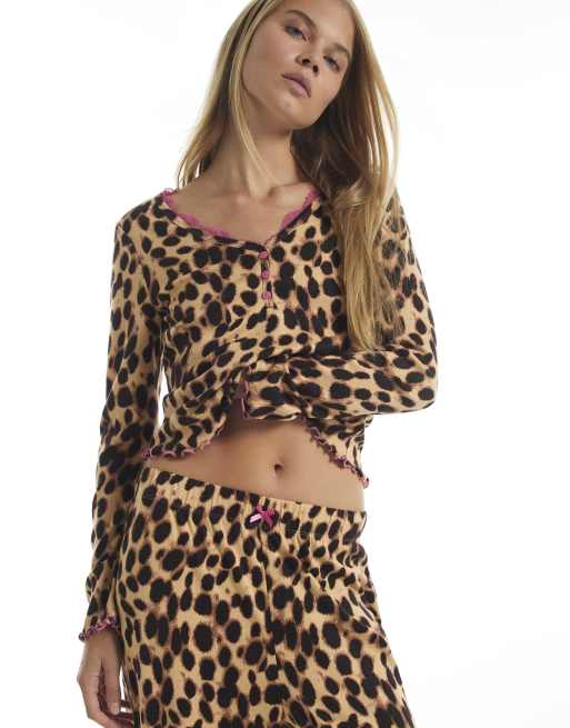 River Island Brushed leopard print pyjama set in black, 2 of 4