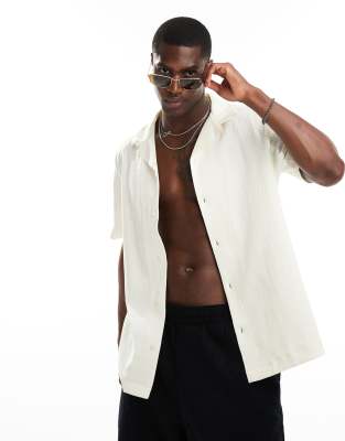 River Island - Camicia con collo a rever écru plissé