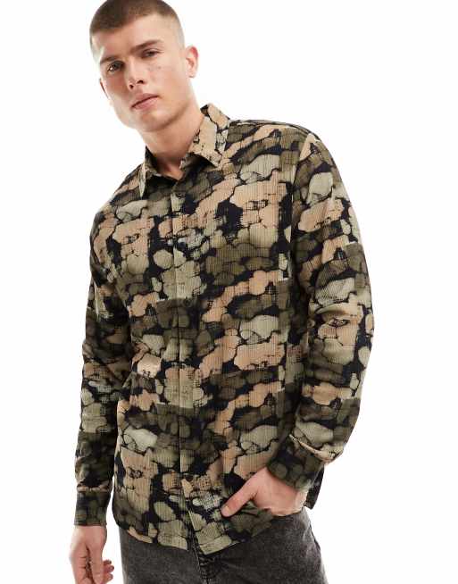 River Island - Camicia stropicciata a maniche lunghe marrone con stampa effetto sassolini