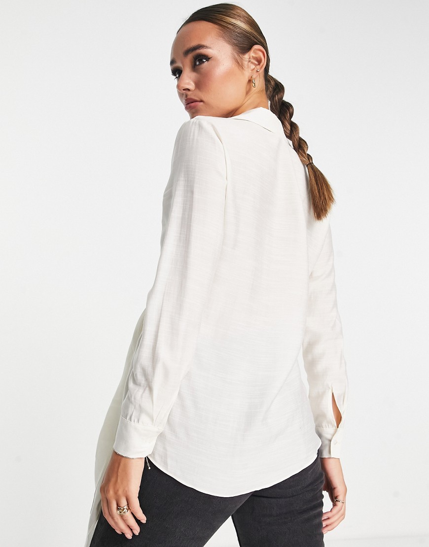 Camicia testurizzata color crema con incrocio sul davanti-Bianco - River Island Camicia donna  - immagine1