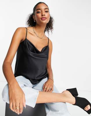 River Island - Camisole aus Satin mit Wasserfallausschnitt in Schwarz