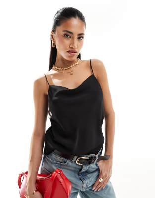 River Island - Camisole aus Satin mit Wasserfallausschnitt in Schwarz