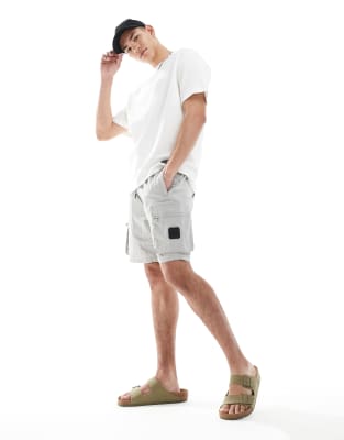 River Island River Island cargo shorts in light grey-Green