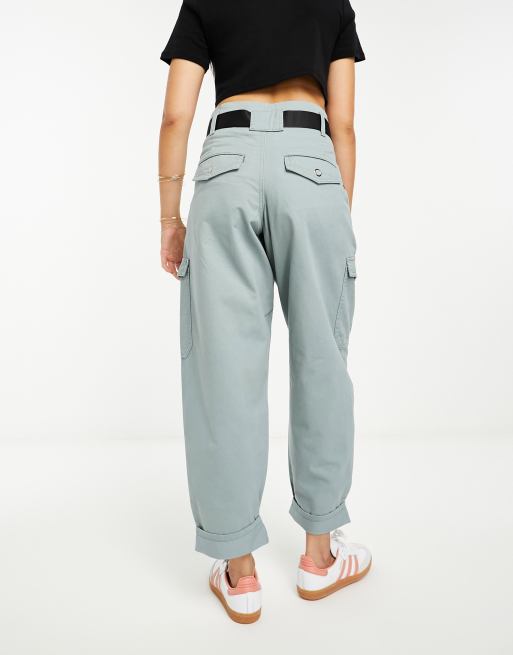 River Island - Cargobroek met riem en taille met plooirand in blauw, 2 van 4