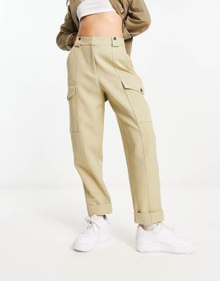 River Island - Cargohose mit Karottenschnitt in Khaki-Grün