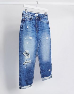 River Island – Carrie – Mittelblaue Mom-Jeans mit Zierrissen