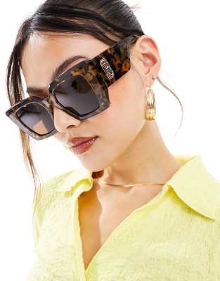 River Island - Cat-Eye-Sonnenbrille in Schildpattoptik mit Verzierung am Bügel-Brown