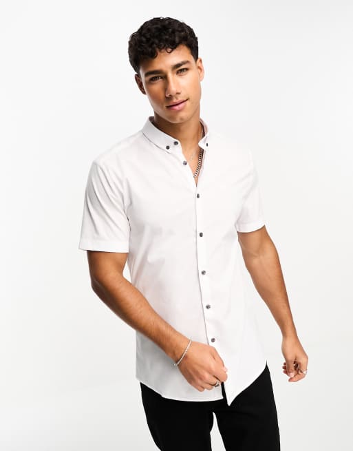 River Island - Chemise moulante à manches courtes et détail brodé - Blanc