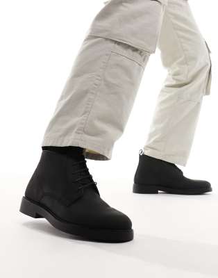   chukka boots 