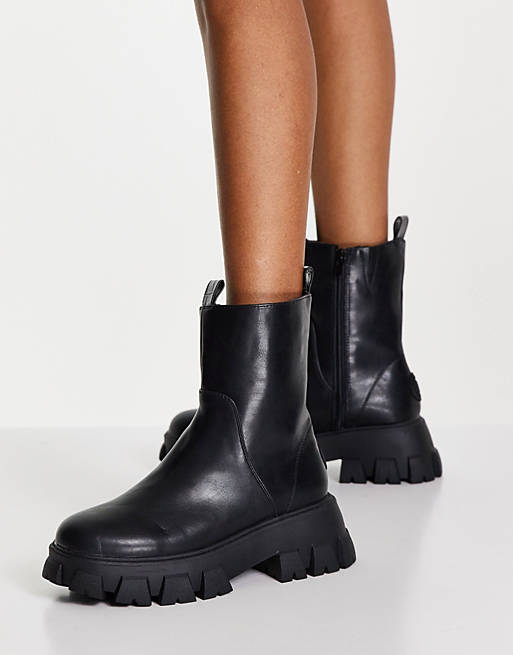 Shoes Boots/River Island chunky rubber boot with cleated sole in black 