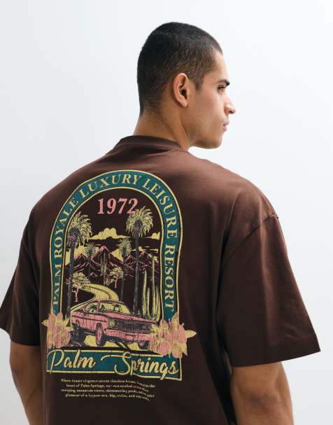 River Island – Ciemnobrązowy T-shirt oversize z nadrukiem herbu na plecach - view 1