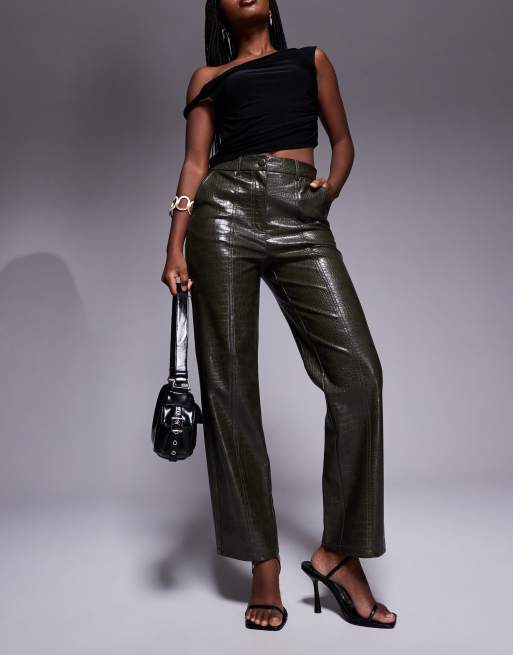 River Island – Ciemnozielone spodnie z krótszymi nogawkami z imitacji skóry