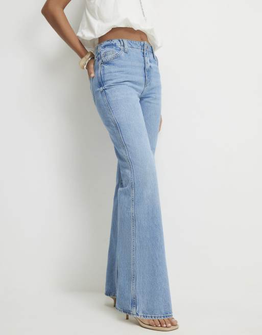 River Island Classic relaxed flare leg jeans in medium blue, 3 of 4