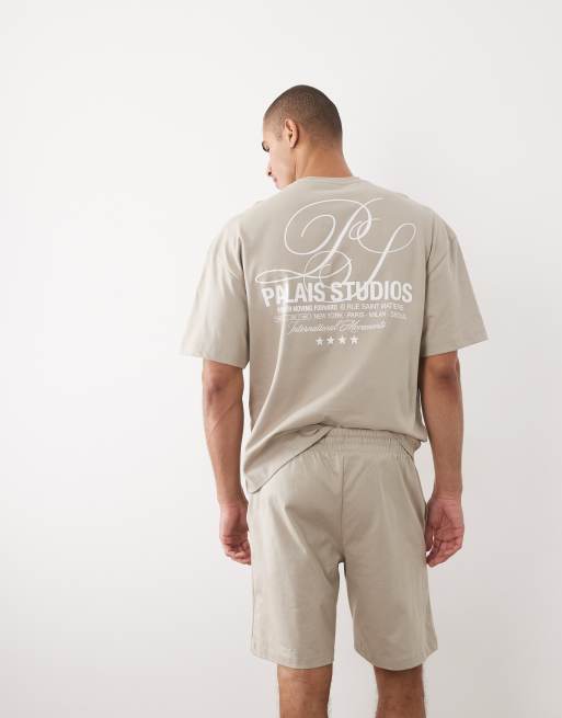 River Island - Completo con T-shirt squadrata oversize e pantaloncini color pietra con scritta, 1 di 5