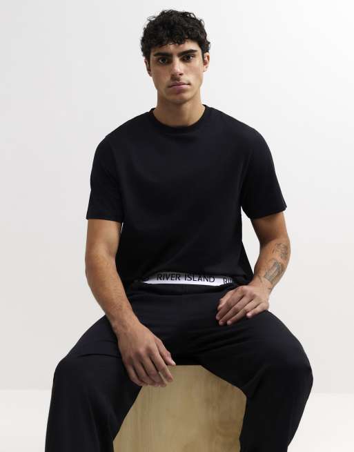 River Island Cotton t-shirt and trousers pyjamas set in black, 3 of 4