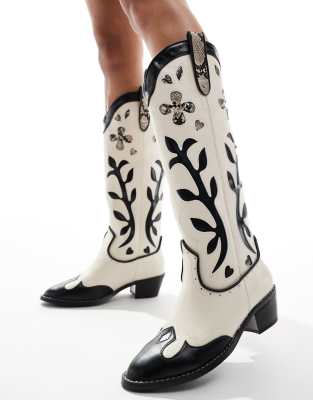  cowboy boot in cream 