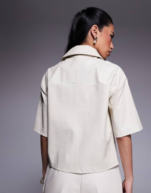 River Island - Cremehvid skjorte med korte ærmer i imiteret læder , 2 af 4